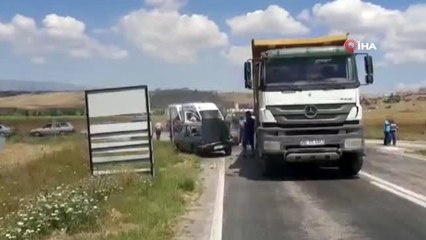 Otomobil ve hafriyat kamyonu çarpıştı: 4'ü çocuk 6 yaralı