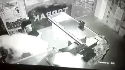 Hırsızlık anı güvenlik kamerasında