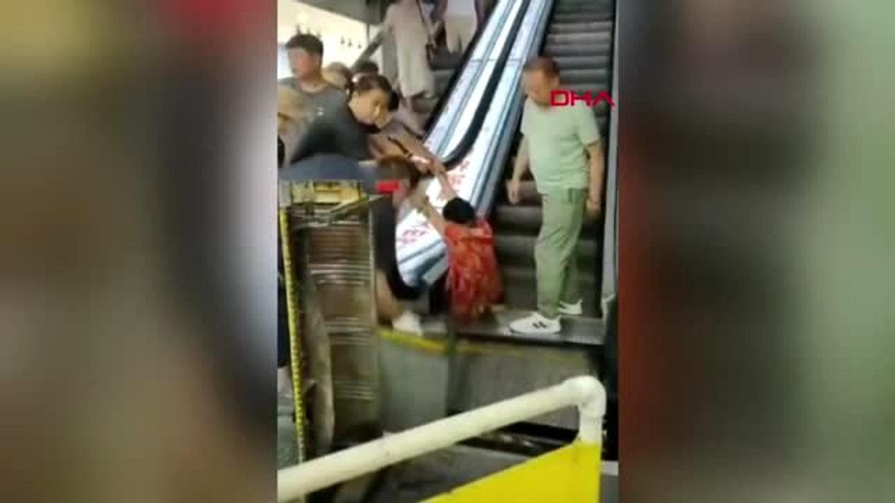 Arızalı yürüyen merdiveni kullandı, sol bacağından oldu