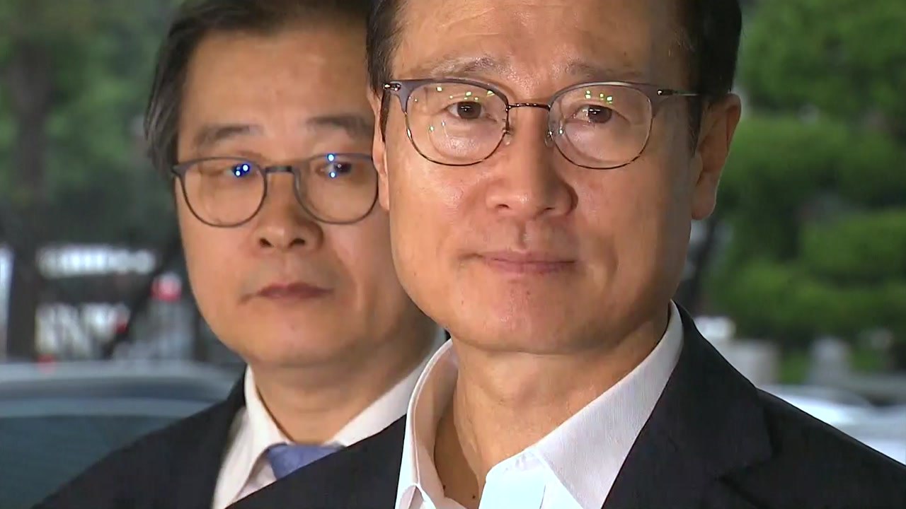 '패스트트랙 충돌' 홍영표 의원 출석..."특권 방패에 숨지 말아야" / YTN