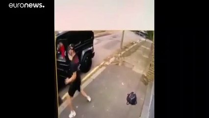 شاهد: لاعب أرسنال مسعود أوزيل ينجو من هجوم بالسكاكين في لندن