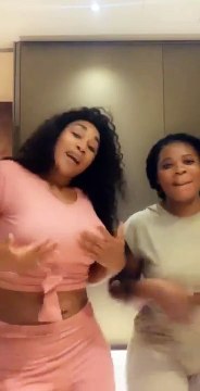 Emma Lohoues et sa soeur Ozoua en mode danse