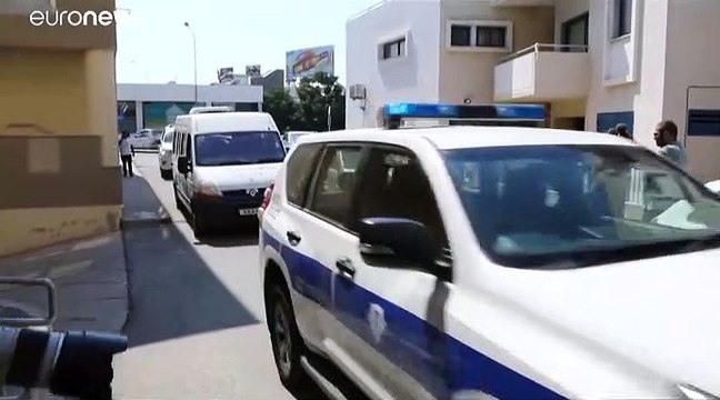 محكمة في قبرص تمدد فترة توقيف سبعة إسرائيليين للاشتباه في ضلوعهم باغتصاب شابة بريطانية