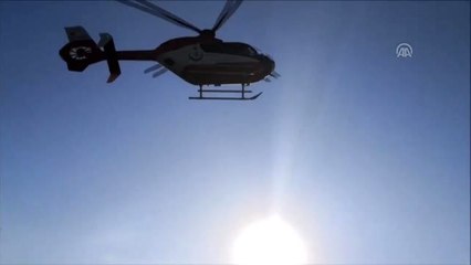 Bariyerlere çarpan otomobil alev aldı: 2'si ağır 4 yaralı