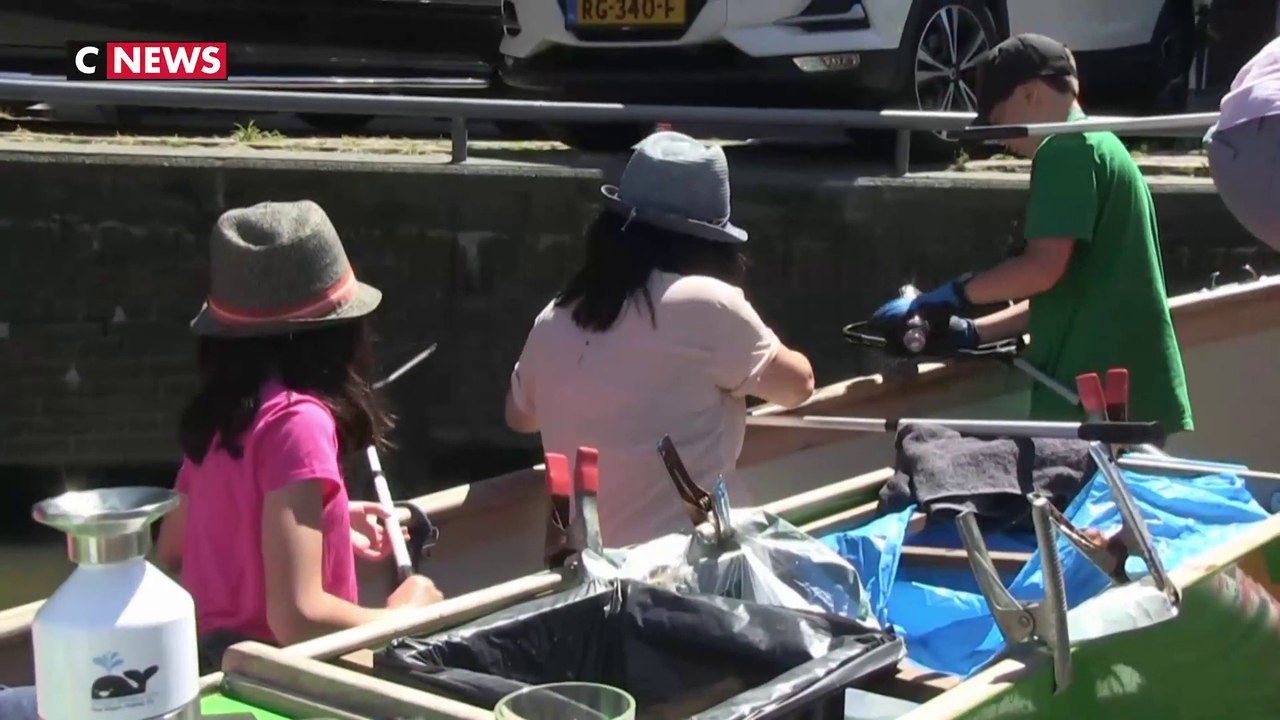 Des mini-croisières touristiques pour nettoyer les canaux à Amsterdam