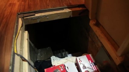 Regardez ce que cette trappe découverte dans son appartement renfermait... Hallucinant