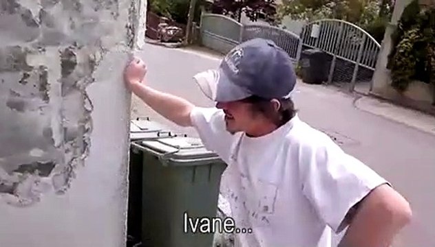 Cet ouvrier utilise un marteau piqueur pour la première fois mais pas vraiment comme il faudrait