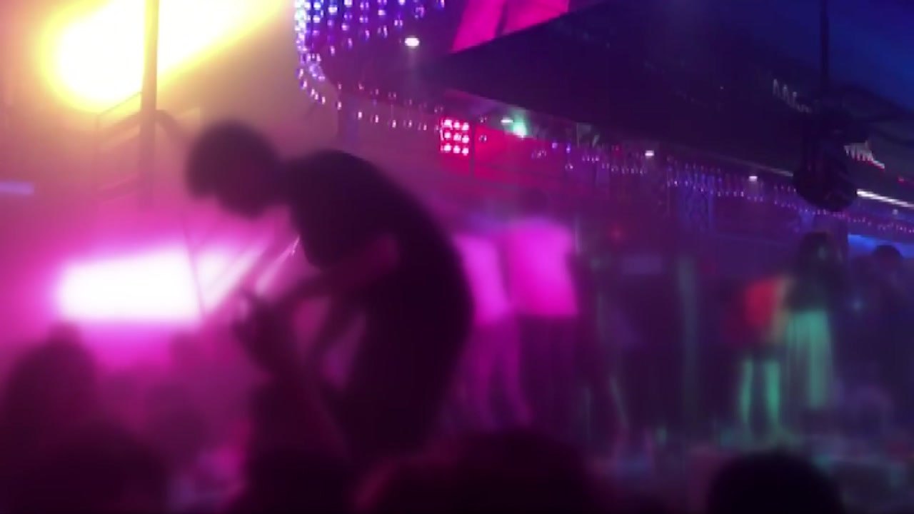 광주 클럽 내부 '우지끈'...무게 못 이기고 무너져 / YTN