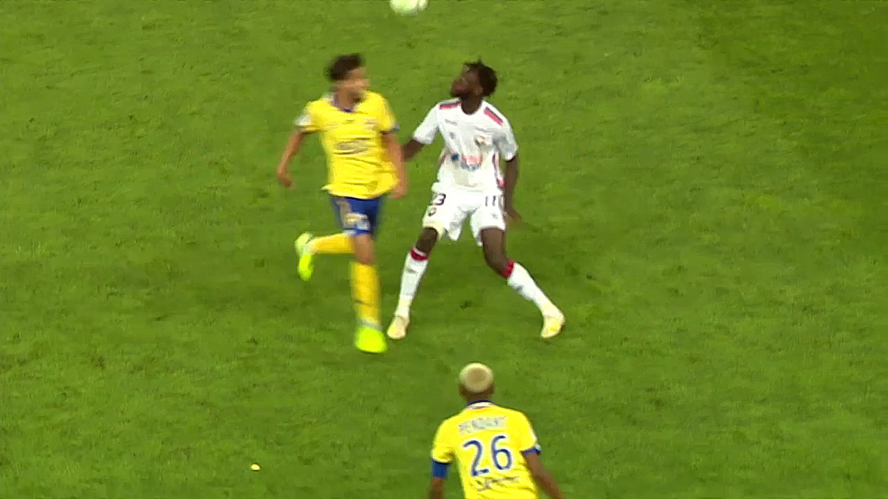 Le geste technique de Herman Moussaki lors de FC Sochaux / SMCaen