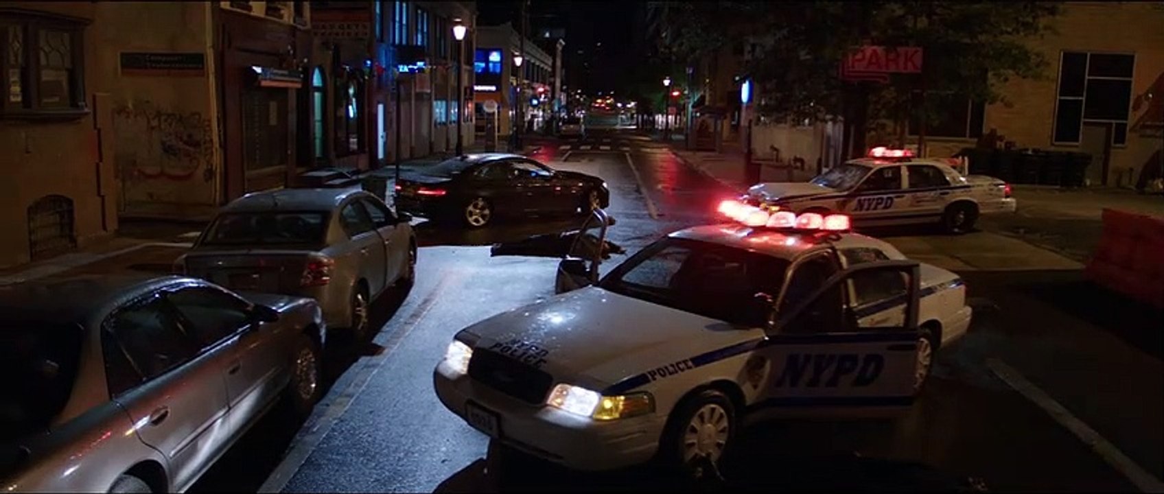 21 Bridges - Comic Con Trailer