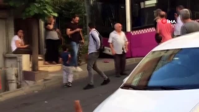 Kağıthane'de freni boşalan halk otobüsü iş yerine girdi