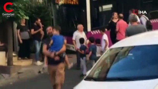 Kağıthane’de freni boşalan halk otobüsü iş yerine girdi