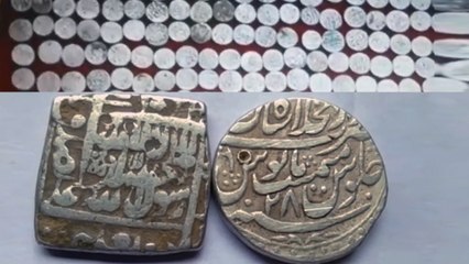 खुदाई के समय मजदूरों को मिले बेशकीमती मुगलकालीन सिक्के, पुलिस हैरान