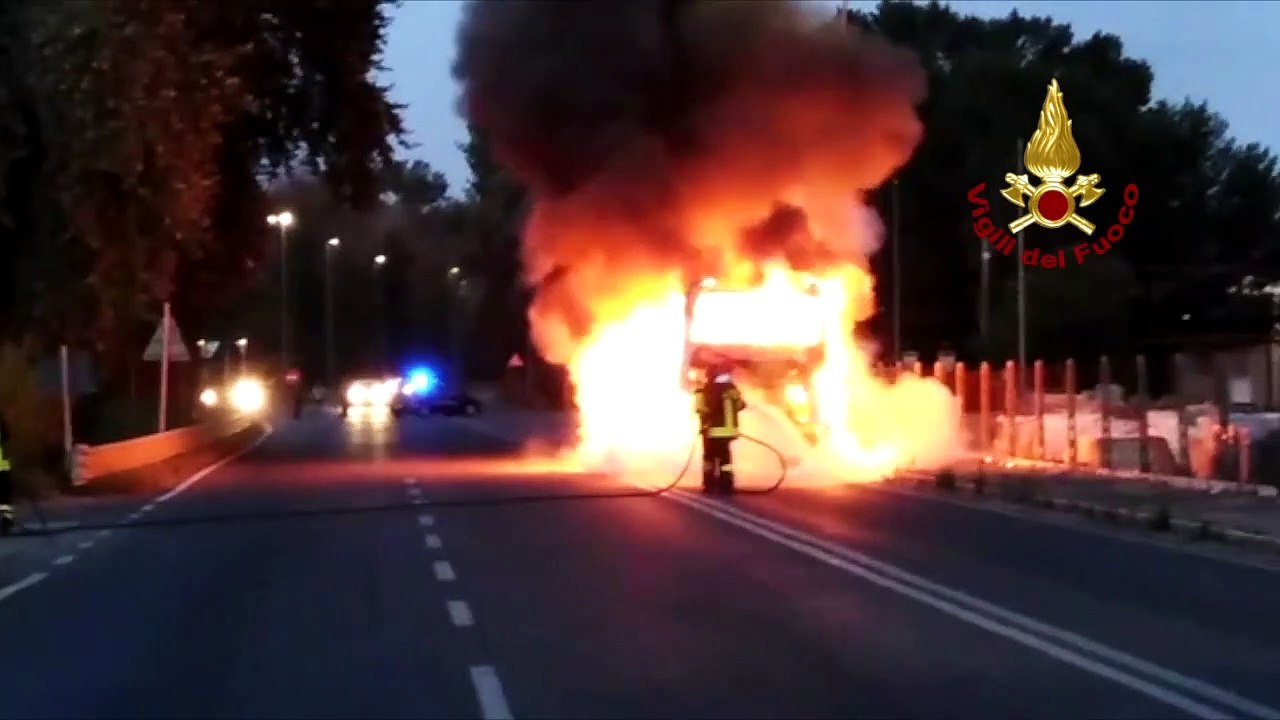 Passo Corese (RI) - Incendio pullman (26.07.19)