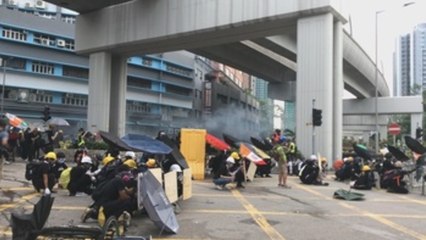 Miles de personas desoyen prohibición policial en nueva protesta en Hong Kong