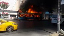 İstanbul'da çift katlı özel halk otobüsü alev alev yandı