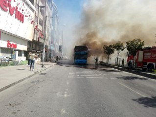 Esenyurt'ta iki katlı otobüs alev alev yandı
