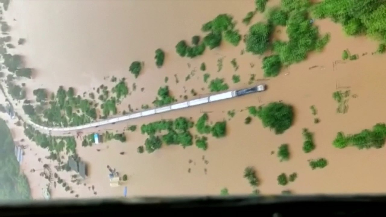 En Inde, un train bloqué par la mousson avec plus de 800 personnes à bord