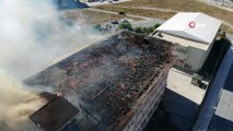 Esenyurt Siteler İlkokulu’nun çatısında çıkan yangın havadan görüntülendi