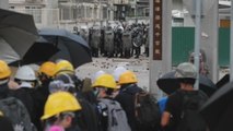 Policía y manifestantes se enfrentan en protesta prohibida Hong Kong