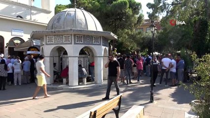 Kuşadası'nda kalbinden bıçaklanan roman genç son yolculuğuna uğurlandı