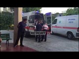 Report TV - Dy aksidente/ Tre të plagosur në Tiranë, makina me familjen vlonjate përmbyset në Fier