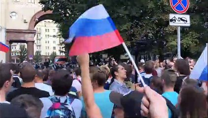 Police arrest hundreds of protesters in Moscow