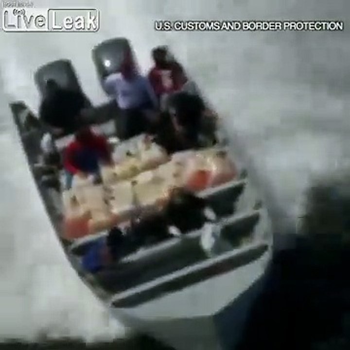 Pris par les douanes ils jettent des millions de dollars de cocaine par dessus bord !