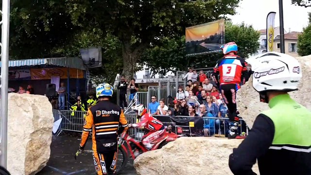 Trial : les meilleurs pilotes mondiaux assurent le show à Carpentras