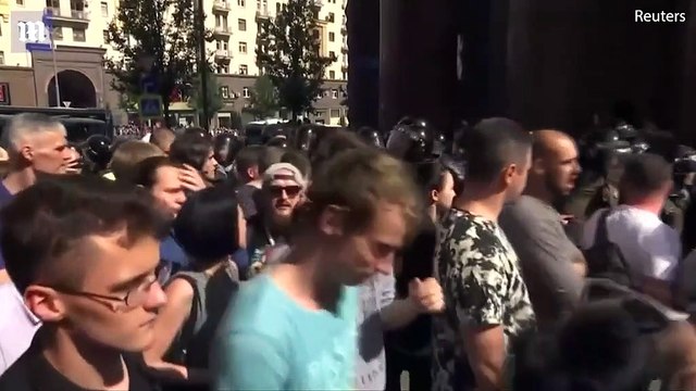 Protesters clash with riot police in Moscow, Russia
