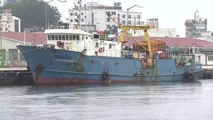 北 단속 러시아 선박 11일 만에 속초 귀환...우리 국민 2명 무사히 도착 / YTN