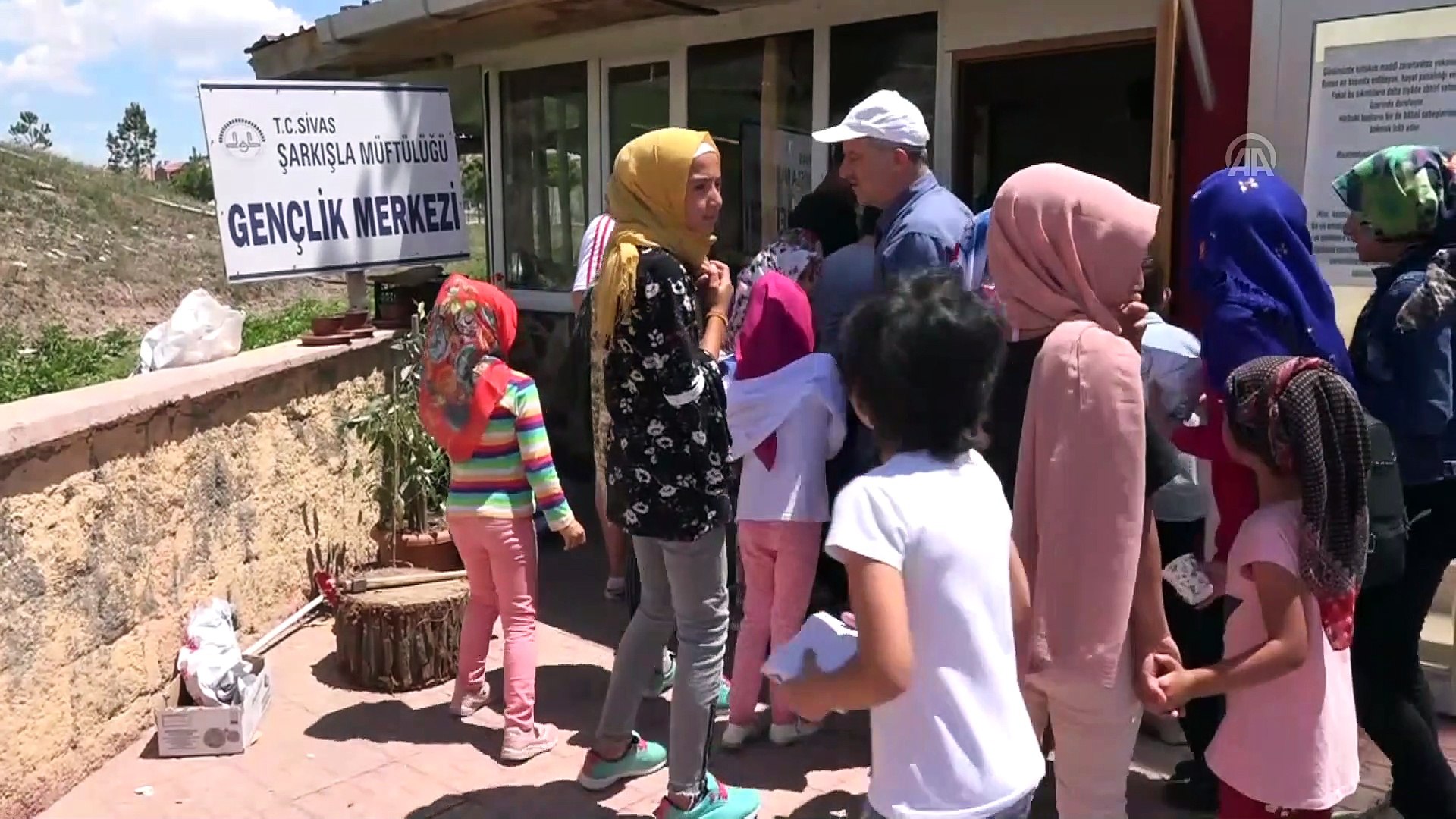 Kuran Kursundaki Ikramlar Dikkati Cekiyor Sivas Dailymotion Video