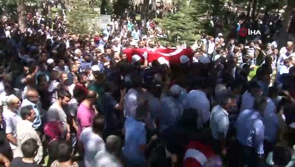 Şehidin eşi Sümeyra Uluçay'ı teselli eden Bakan Süleyman Soylu, 'O kahraman, sen de kahramansın'