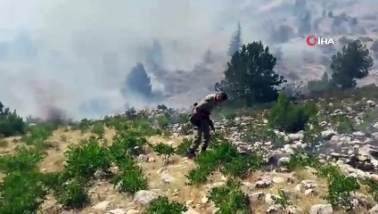 Video herunterladen: Kahramanmaraş'ta dağlık alanda çıkan yangın söndürüldü