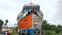 Barco para pesca de Atum em fase final na praia de Acaú