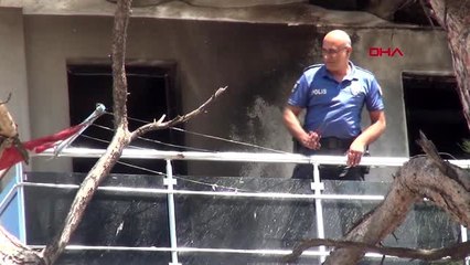 ANTALYA Yangında ev küle döndü, Türk bayrağı zarar görmedi