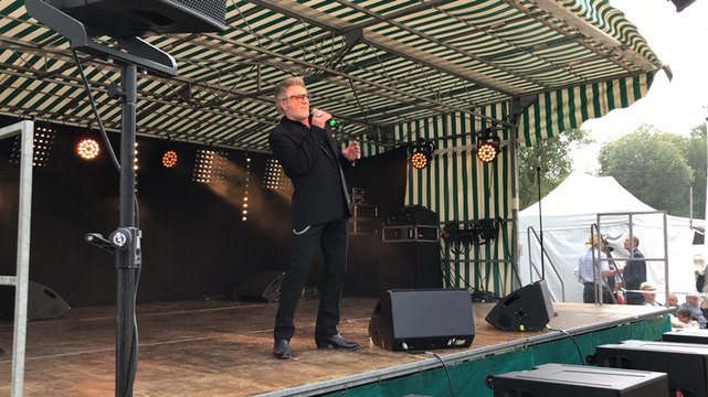 Le sosie officiel d’Eddy Mitchell, Eddy Deville, au 15e festival Saint-Mars America (Mayenne)