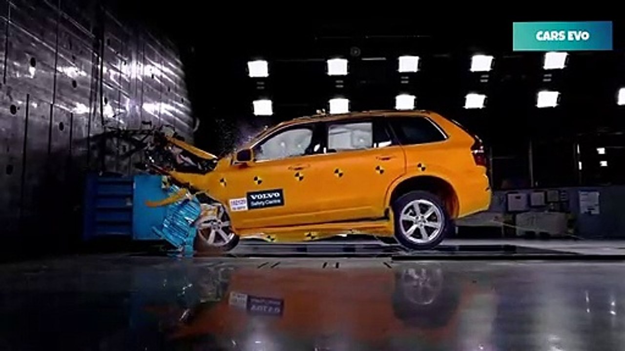 Volvo XC90 Frontal Offset Crash Test at 80Km-h 50m