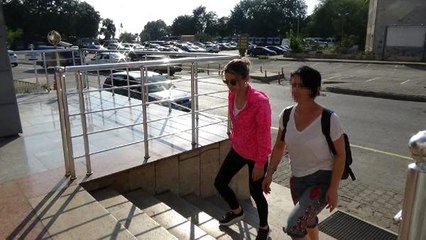 Boşanma aşamasındaki eşini başka kadınla yakaladı