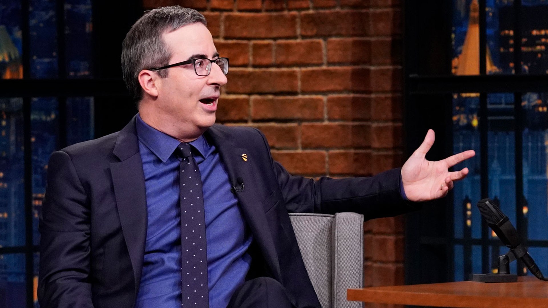 ⁣John Oliver Hugged J.K. Rowling on His First Day in the US