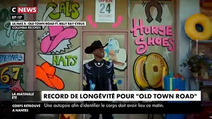 Découvrez le titre qui a officiellement battu le record de longévité en tête des ventes de disques aux Etats-Unis: 17 semaines d'affilée ! - VIDEO