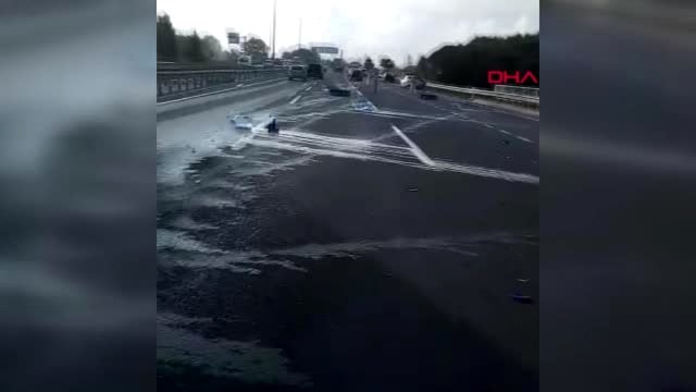 HASDAL-KEMERBURGAZ YOLU'NDA TIR'DAN YOLA SAÇILAN DAMACANALAR KAZAYA NEDEN OLDU Cep telefonu...