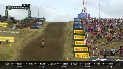 Henry Jacobi passes Tom Vialle - MX2 Race 2 - MXGP of Czech Republic 2019