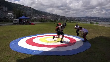 Yamaç paraşütü yapan İsviçreli turistin yarışma şaşkınlığı - RİZE