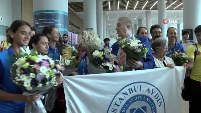 Avrupa şampiyonu olan İAÜ Tenis Kadın Takımı yurda döndü