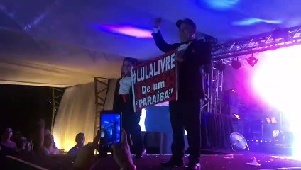 Cearense leva cartaz "Lula Livre" para formatura em Cajazeiras-PB