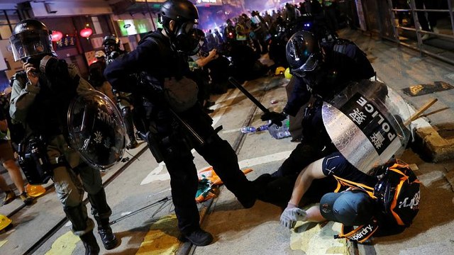 Duros enfrentamientos y decenas de detenidos en Hong Kong
