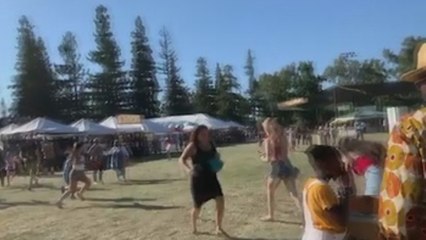 Cuatro muertos y 15 heridos en un tiroteo en un festival en California  (C)