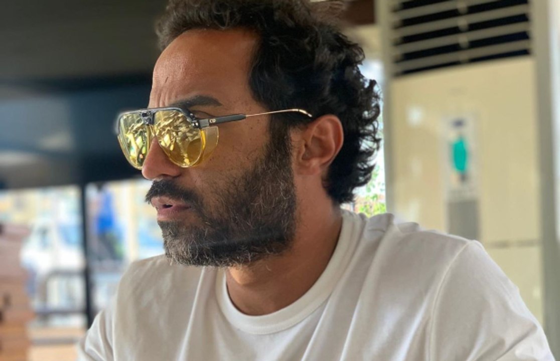 بنطلون أحمد فهمي الغريب يثير الجدل في عزاء فاروق الفيشاوي