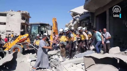 Rus uçakları İdlib'deki pazar yerini vurdu